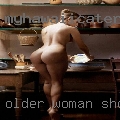 Older woman showing pussy